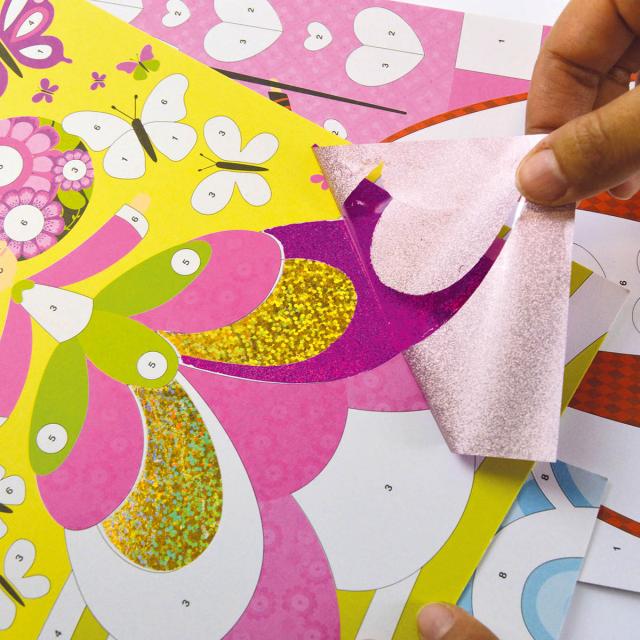 Joc creativ cu atocolante metalizate, APLI, tema Printese