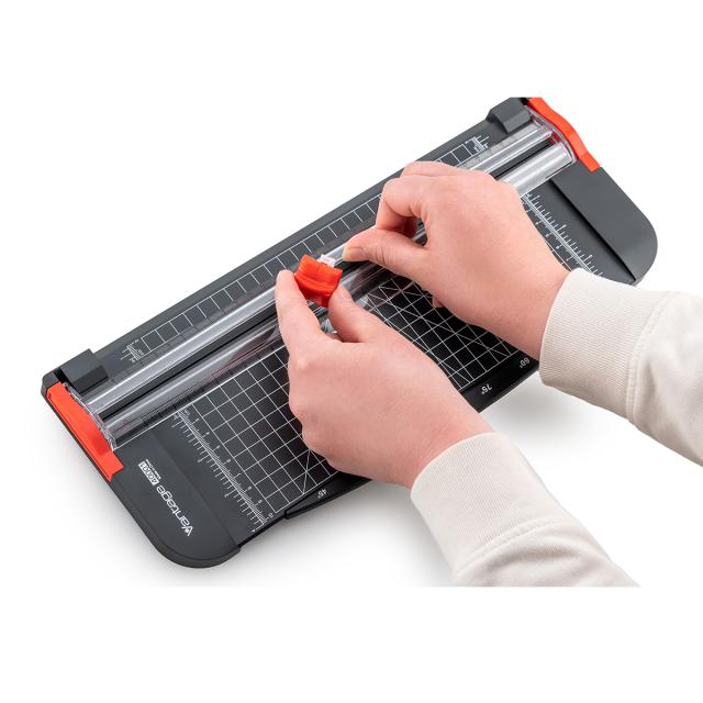 Trimmer Novus Vantage 40001, A4, lungime taiere 310 mm, capacitate 12 coli, negru