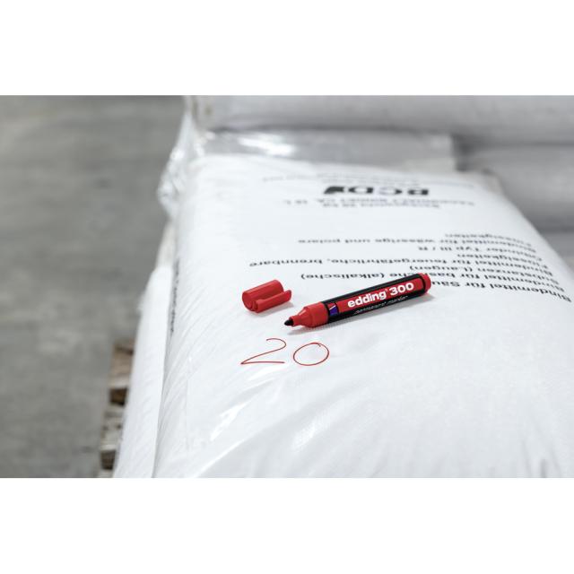 Marker permanent Edding 300, corp plastic, varf rotund, 1.5-3 mm, rosu