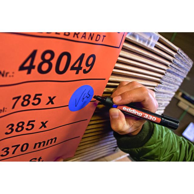 Marker permanent Edding 330, corp plastic, varf retezat, 1-5 mm, albastru