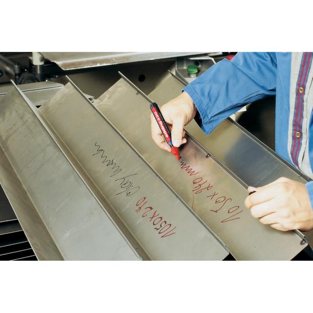 Marker permanent Edding 330, corp plastic, varf retezat, 1-5 mm, albastru