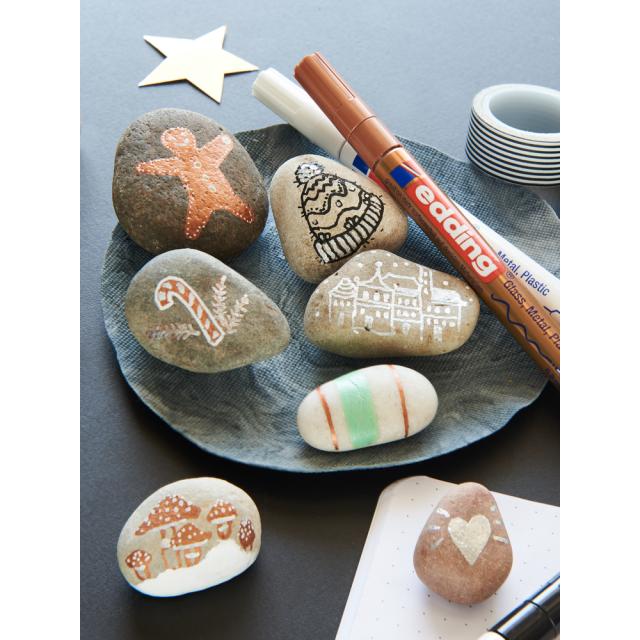 Marker cu vopsea Edding 751, verde metalic, varf rotund, 1-2 mm, rezistent la apa