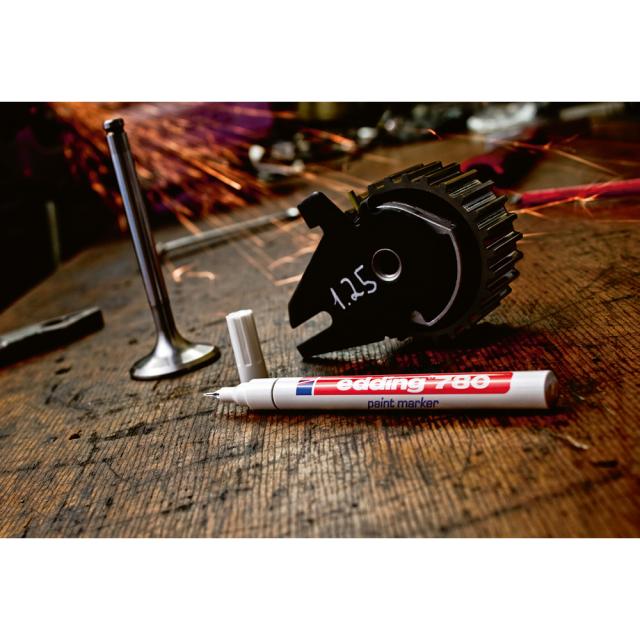 Marker permanent Edding 780, cu vopsea, corp aluminiu, varf rotund, 0.8 mm, argintiu