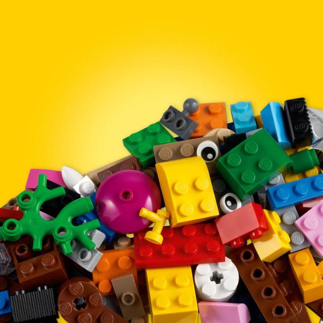 LEGO Classic, Distractie creativa in ocean, numar piese 333, varsta 4+