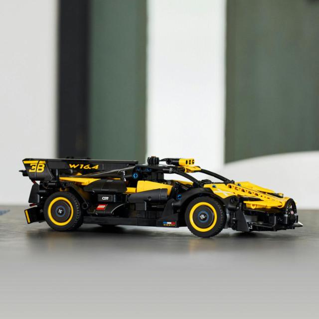 LEGO Technic, Bolid Bugatti, numar piese 905, varsta 9+
