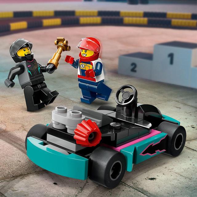 LEGO City carturi si piloti de curse 60400, 99 piese