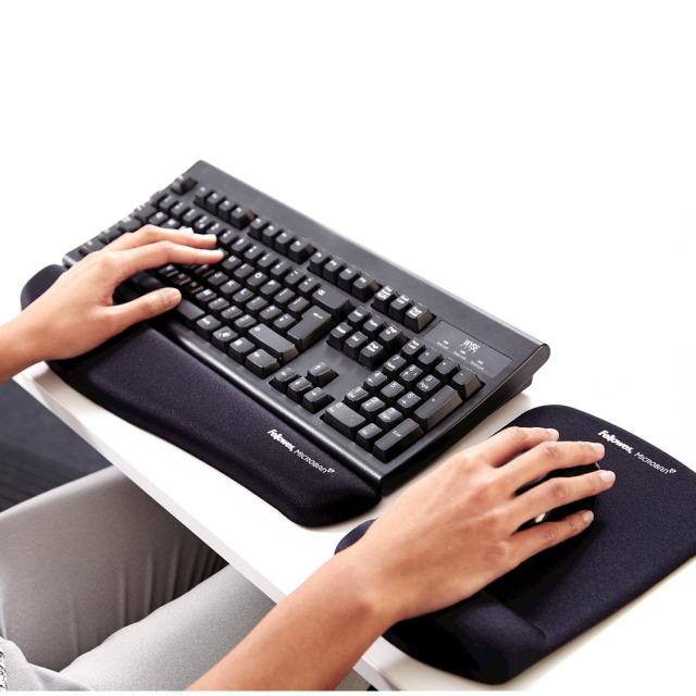 Suport ergonomic Fellowes Plush Touch, pentru tastatura, negru